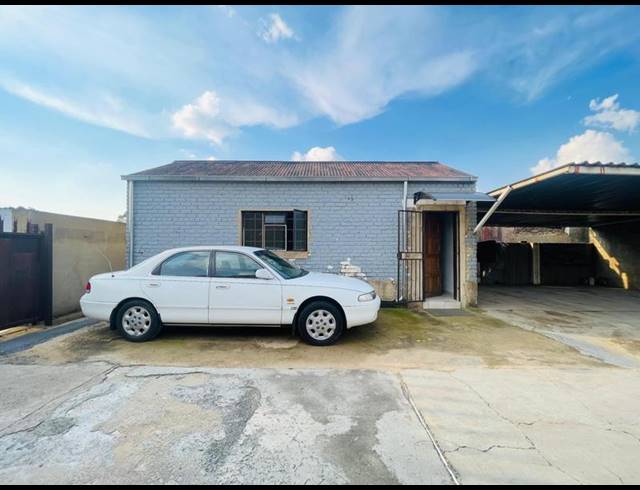 12 BEDROOM HOUSE FOR SALE IN BOKSBURG NORTH